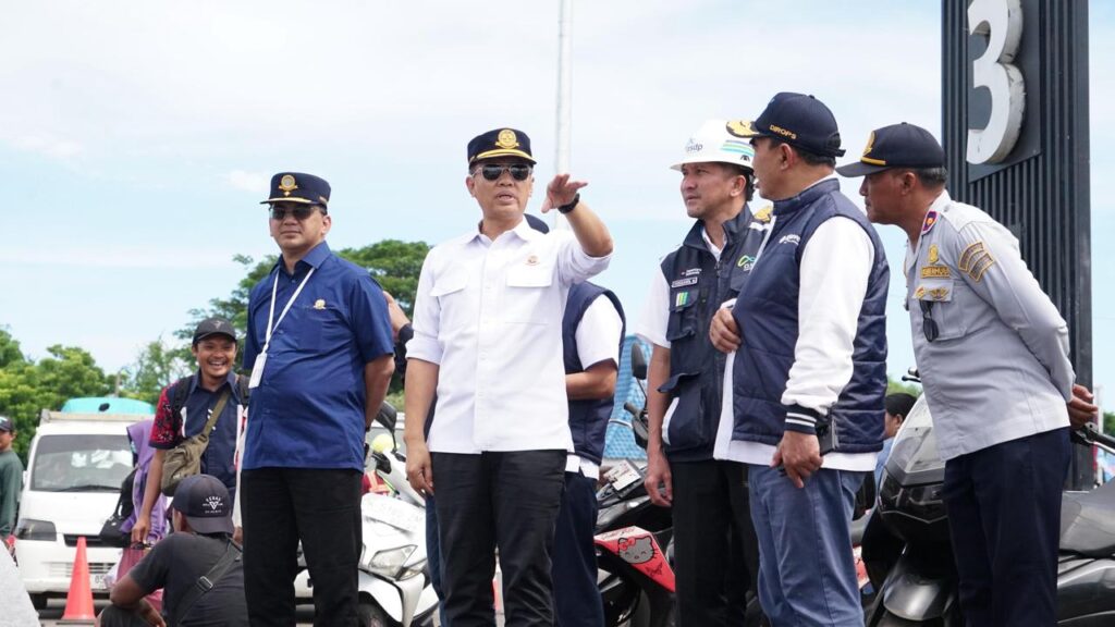 Antrean kendaraan di Gilimanuk berhasil ditekan dengan penambahan armada kapal dan pengaturan lalu lintas.